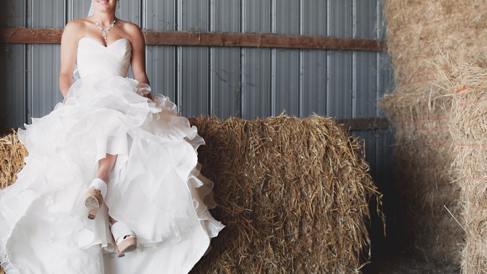 Come abbinare accessori e gioielli all'abito da sposa
