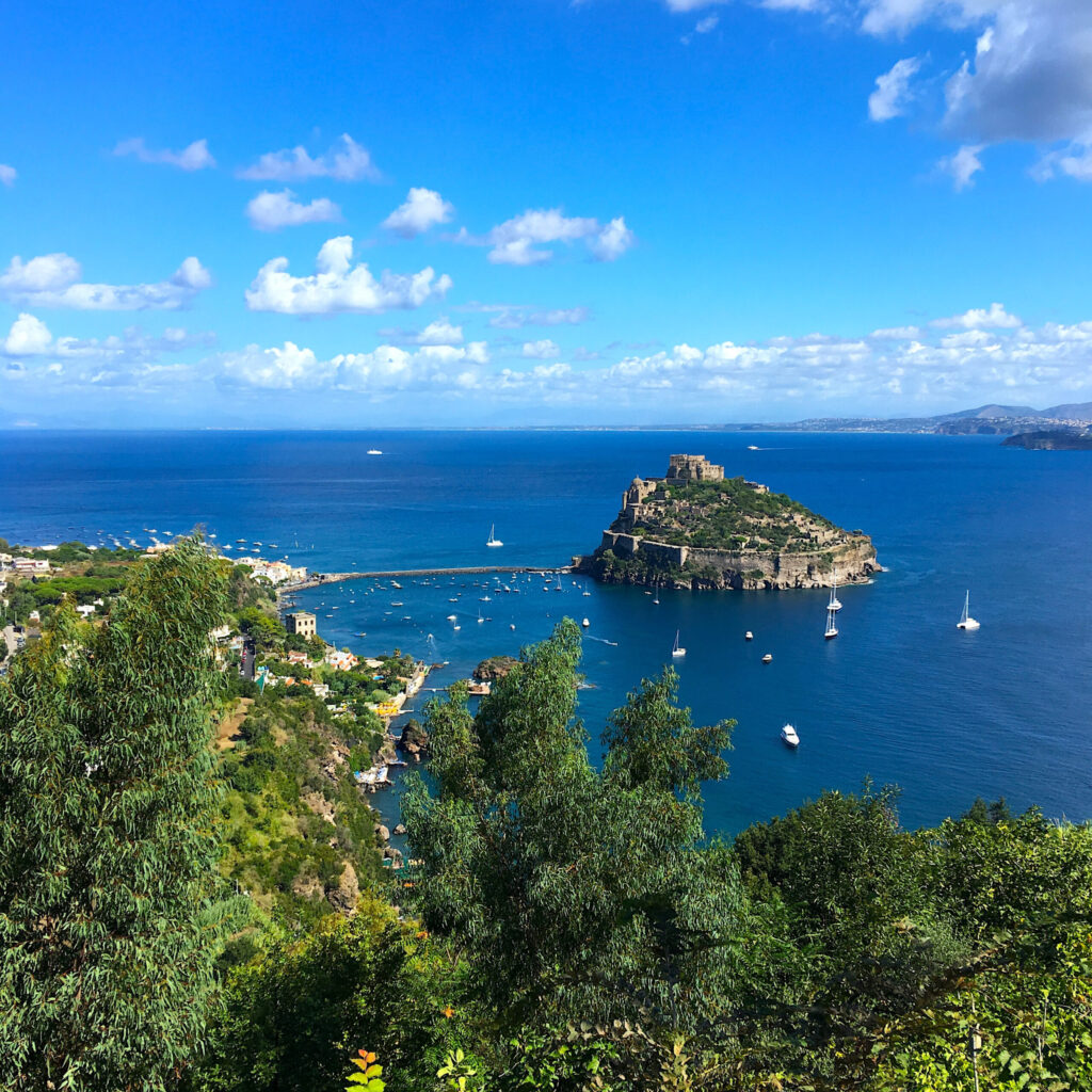 I luoghi imperdibili da visitare sull'incantevole isola di Ischia