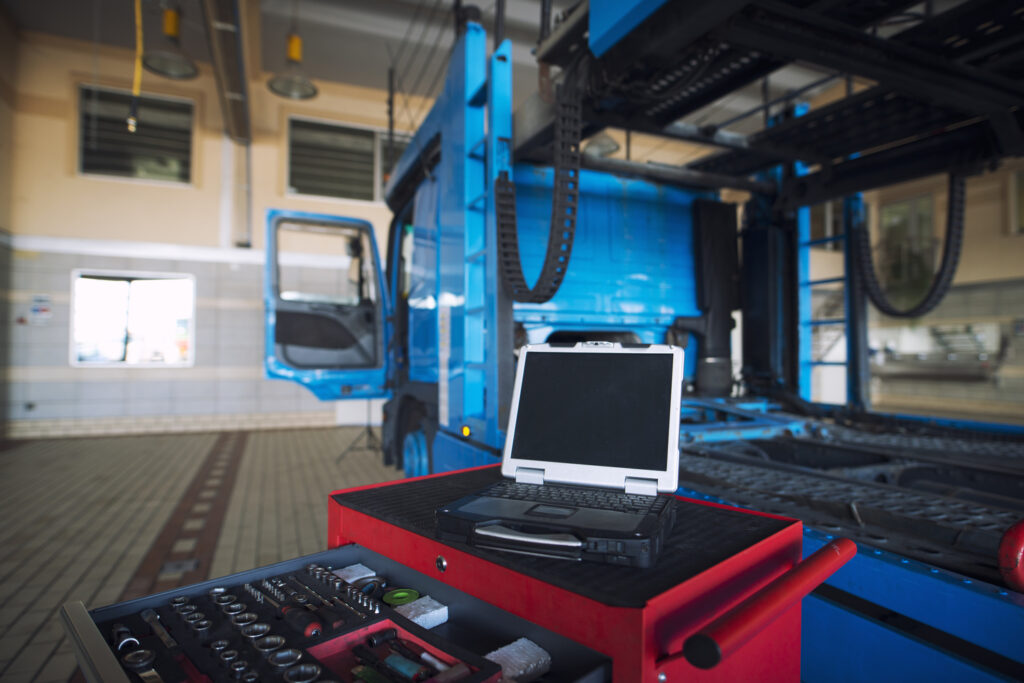 Manutenzione dei monitor industriali: consigli pratici per una lunga durata