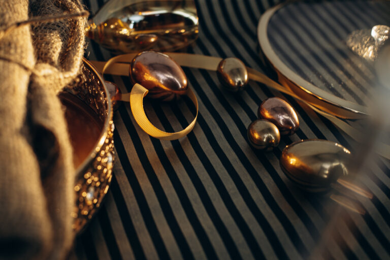 Orecchini Pendenti A Cerchio Con Pietre Blu Turmalina - Placcati Oro 18K, Stile Gioiello
